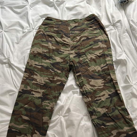 Forever 21 high rise camo pants - Picture 3 of 3